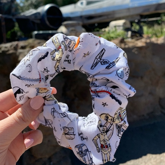 Star Wars Scrunchie - Picture 2 of 2